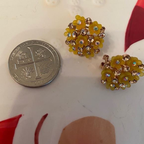 Flower Stud 4 colors - Picture 4 of 12